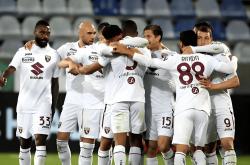 开云体育APP下载-拉齐奥球迷欢庆胜利，赛季目标重新确定