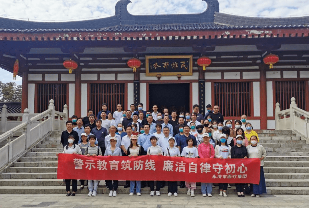 关于维罗纳门前保持清白，防线表现稳定的信息