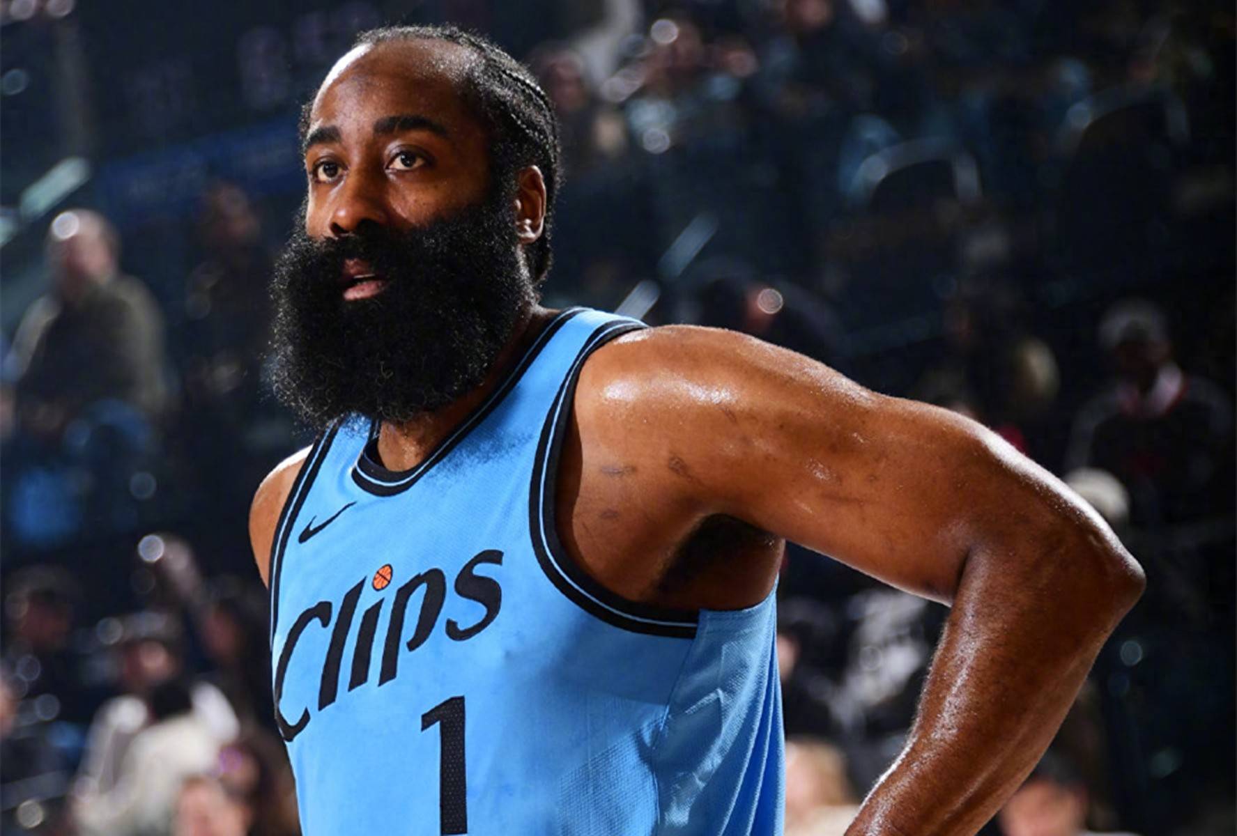 快船球员技惊四座,成功阻击对手反扑 快船球员技惊四座,成功阻击对手反扑