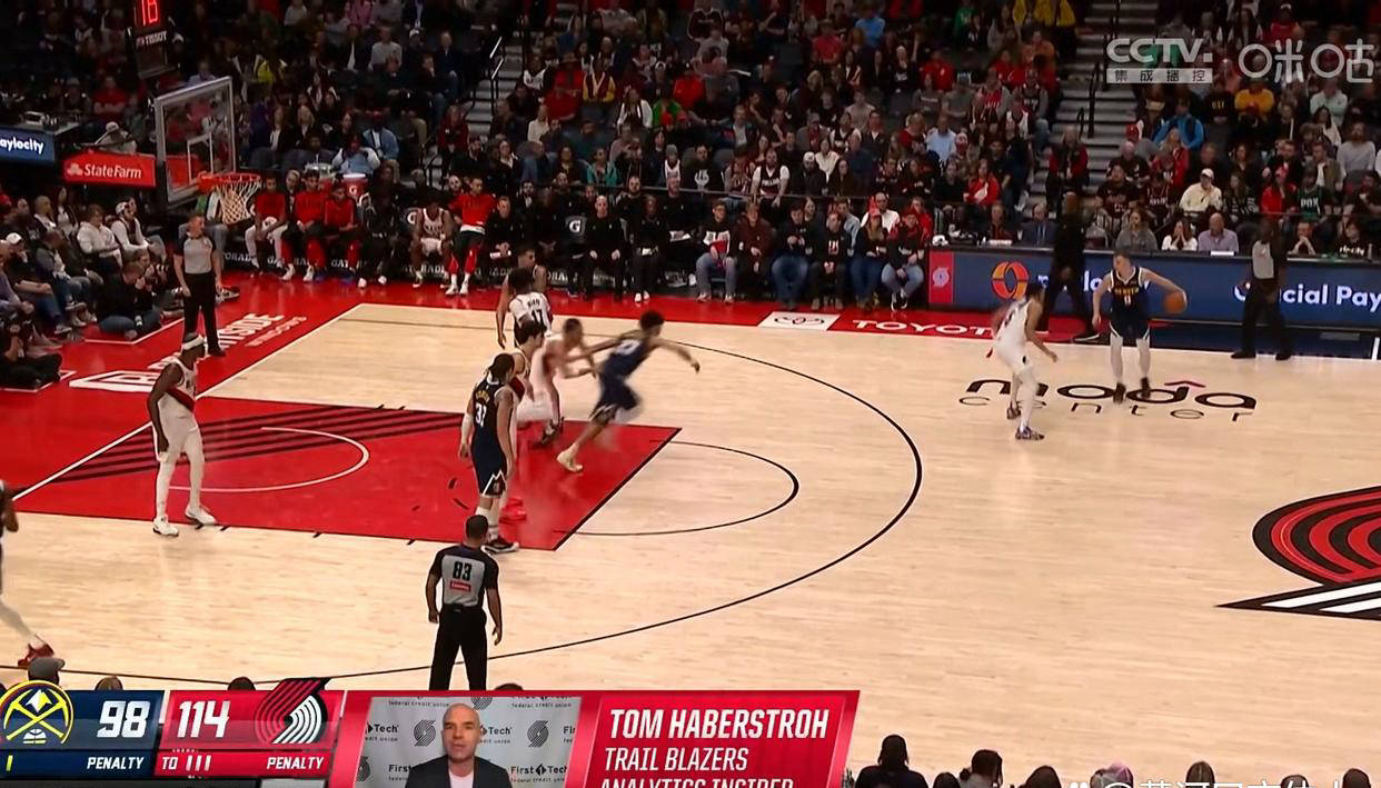 火箭队主场大胜猛龙队,成功晋级 火箭队主场大胜猛龙队,成功晋级