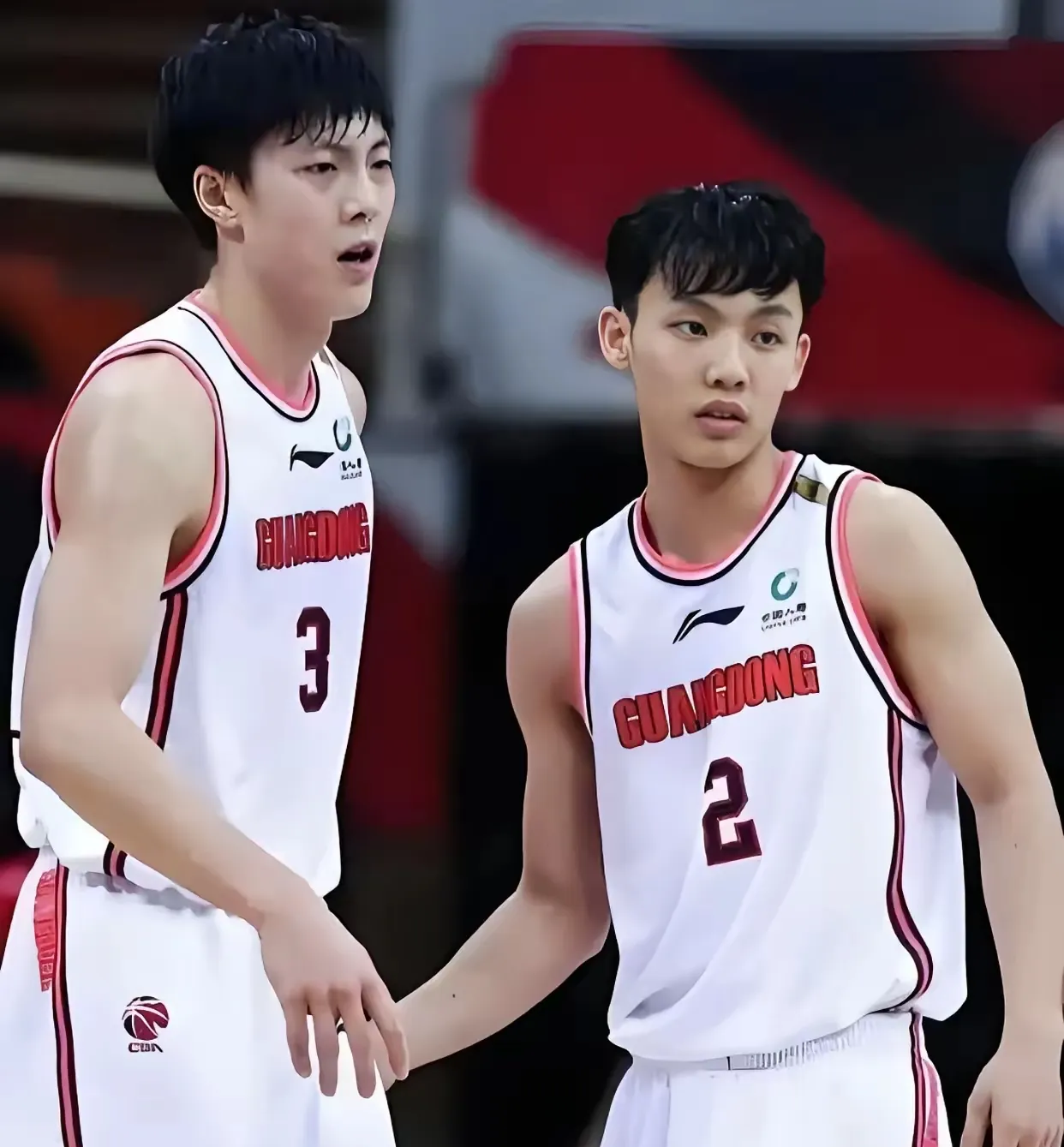 广东队主场大胜上海队,避免出现两连败的尴尬 广东队主场大胜上海队,避免出现两连败的尴尬