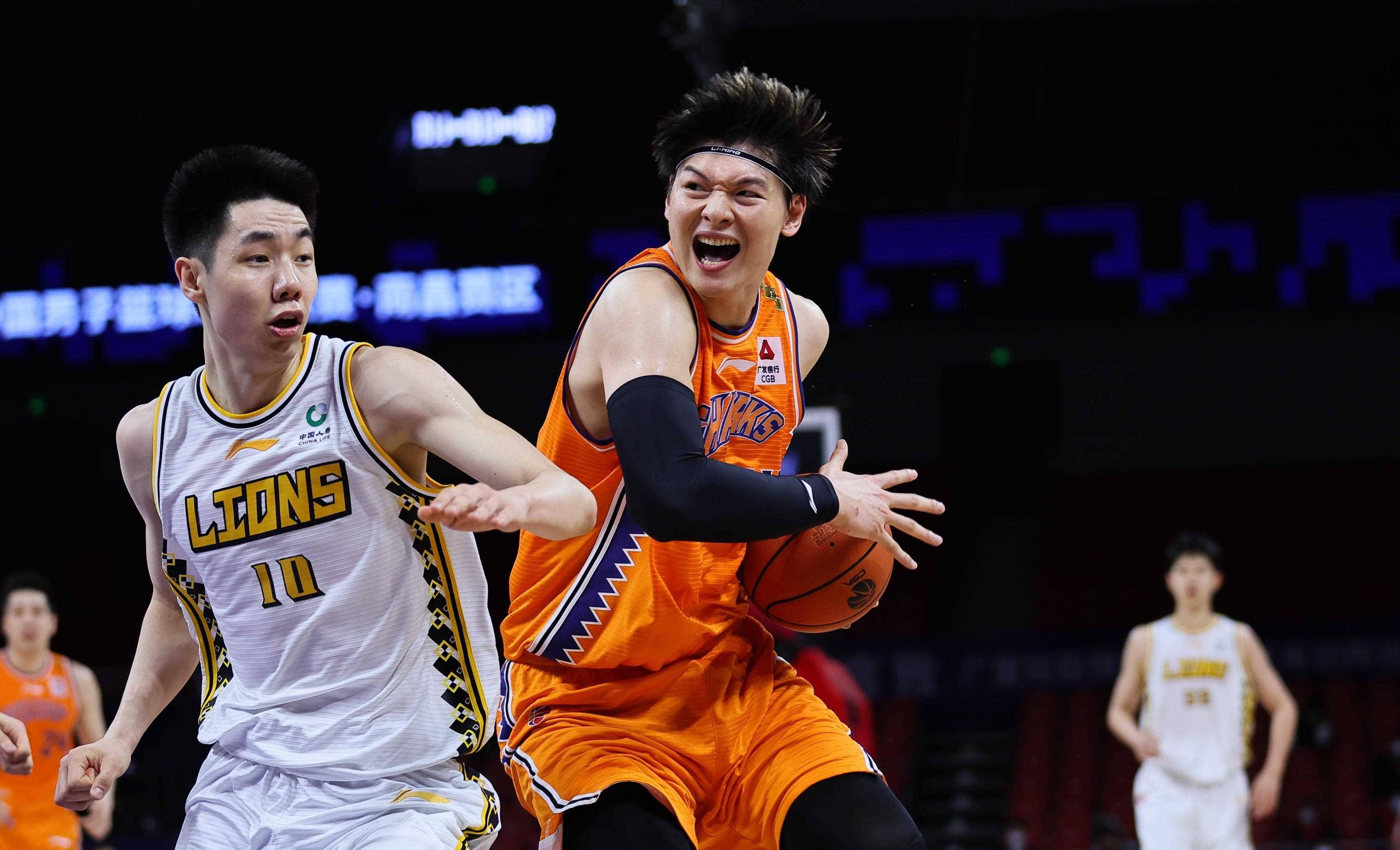 广东队主场大胜上海队,避免出现两连败的尴尬 广东队主场大胜上海队,避免出现两连败的尴尬