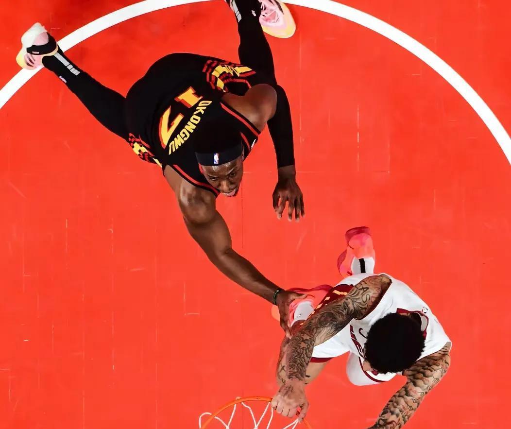 包含热火队主场获胜！观众掌声不断的词条