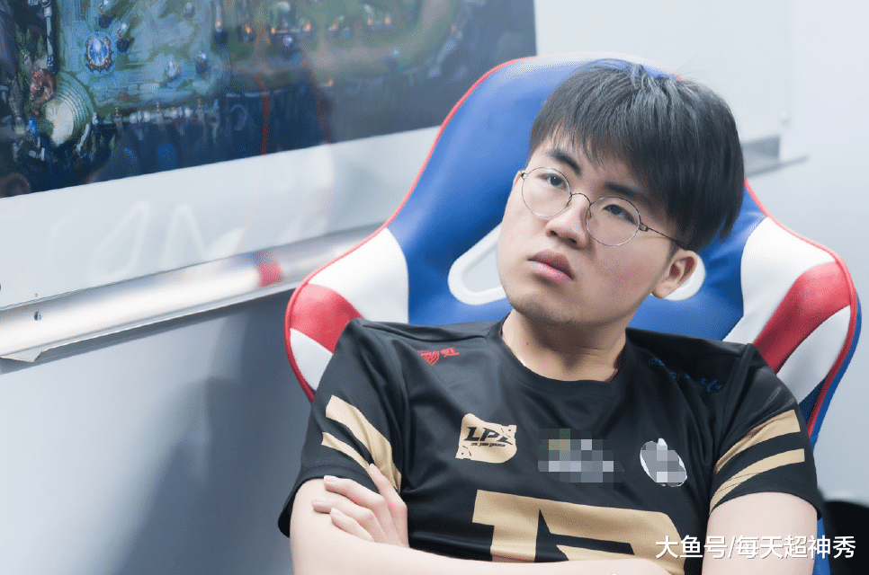 关于惊天逆转！英雄联盟战队挺进四强的信息