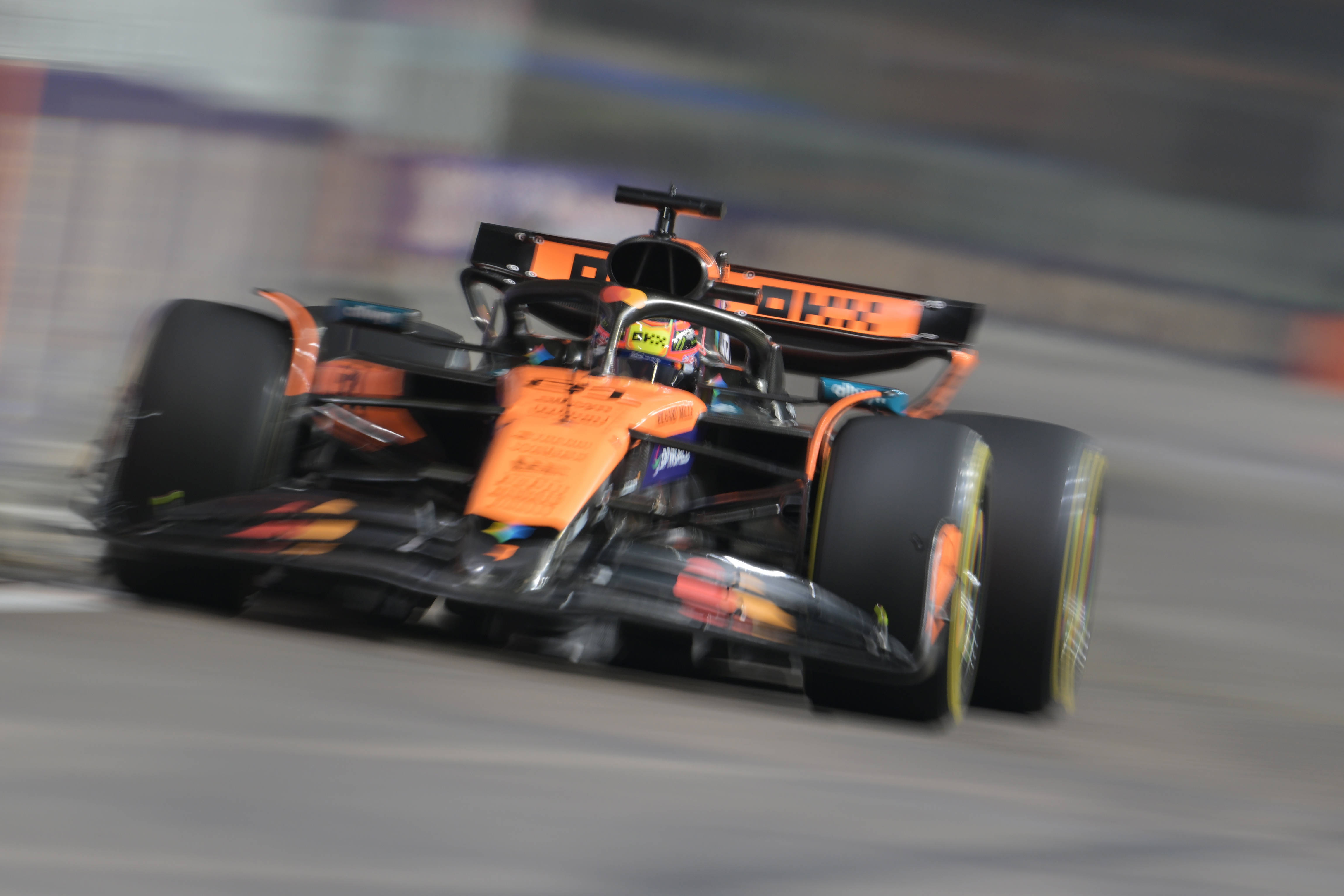 迈凯伦横扫红牛车队,阿隆索扛起全队的简单介绍 迈凯伦横扫红牛车队,阿隆索扛起全队的简单介绍