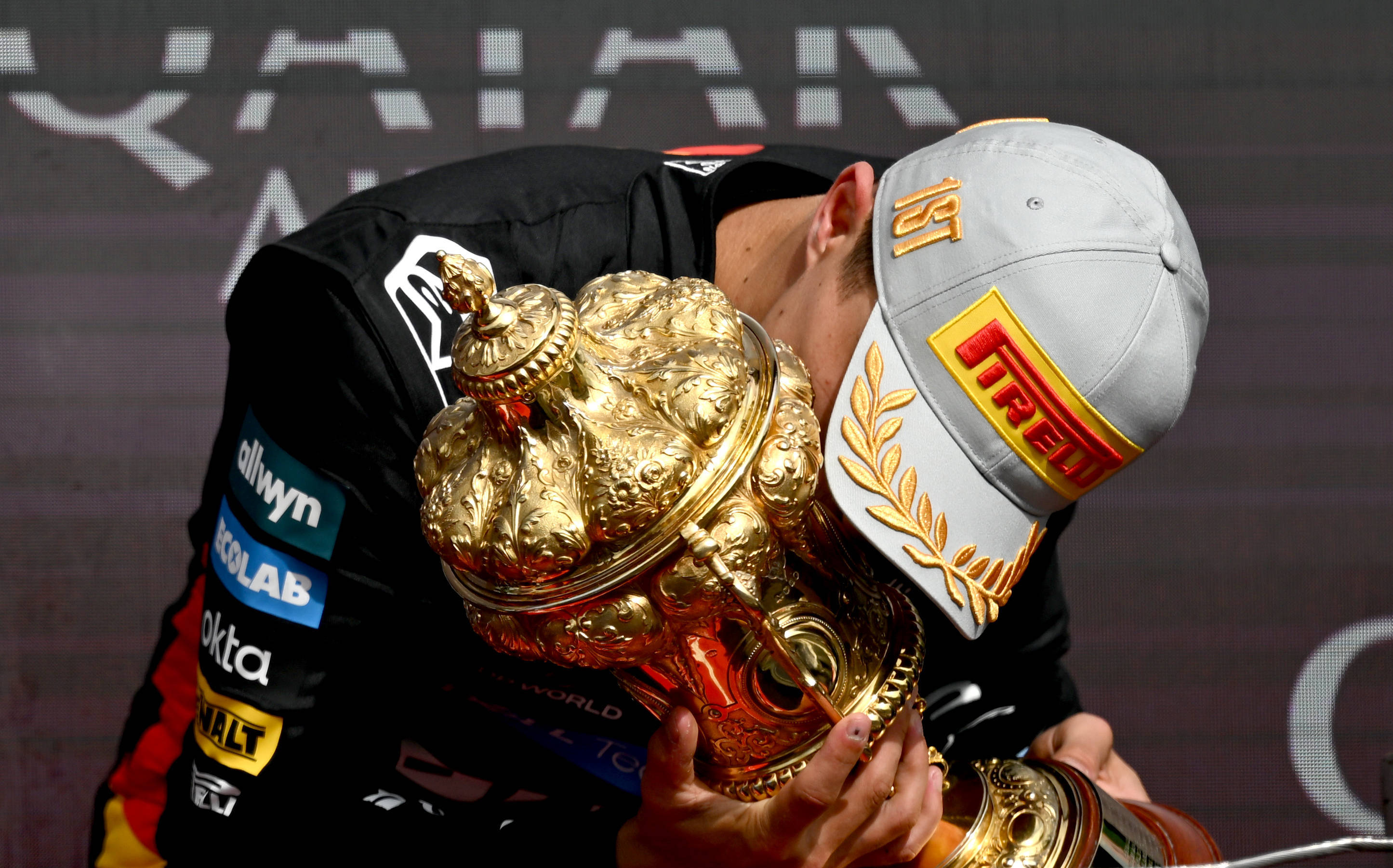 索伯车队碾压红牛车队，诺里斯状态火热